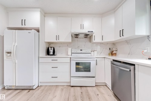 4516 18A Avenue Nw, Edmonton, AB - Indoor Photo Showing Kitchen