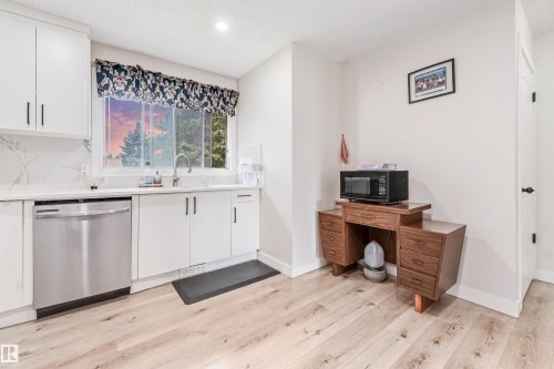 4516 18A Avenue Nw, Edmonton, AB - Indoor Photo Showing Kitchen