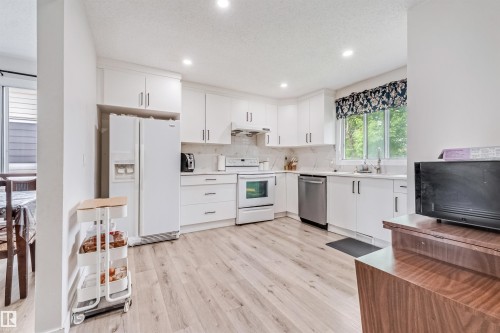 4516 18A Avenue Nw, Edmonton, AB - Indoor Photo Showing Kitchen
