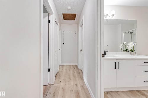4516 18A Avenue Nw, Edmonton, AB - Indoor Photo Showing Bathroom