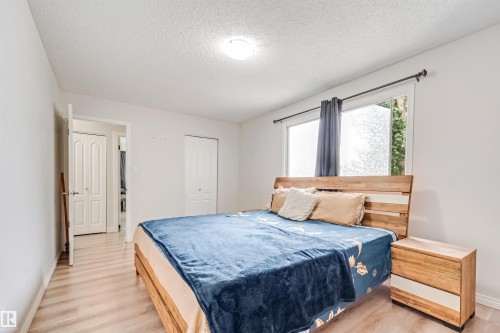 4516 18A Avenue Nw, Edmonton, AB - Indoor Photo Showing Bedroom
