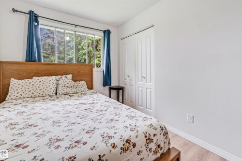 4516 18A Avenue Nw, Edmonton, AB - Indoor Photo Showing Bedroom