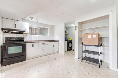 4516 18A Avenue Nw, Edmonton, AB - Indoor Photo Showing Kitchen