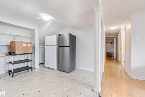 4516 18A Avenue Nw, Edmonton, AB - Indoor Photo Showing Other Room
