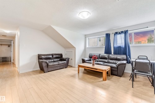 4516 18A Avenue Nw, Edmonton, AB - Indoor