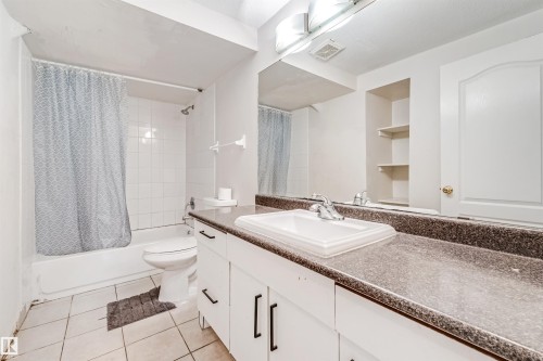 4516 18A Avenue Nw, Edmonton, AB - Indoor Photo Showing Bathroom