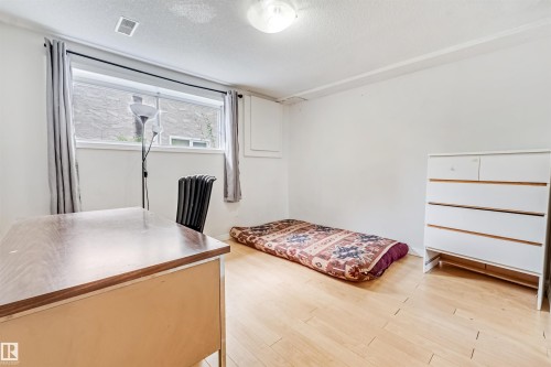 4516 18A Avenue Nw, Edmonton, AB - Indoor Photo Showing Bedroom