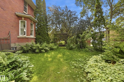 8520 104 Street Nw, Edmonton, AB - Outdoor
