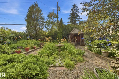 8520 104 Street Nw, Edmonton, AB - Outdoor