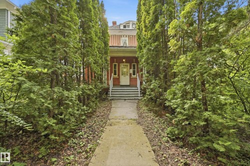 8520 104 Street Nw, Edmonton, AB - Outdoor