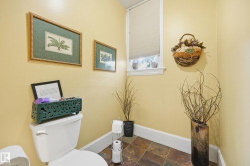 8520 104 Street Nw, Edmonton, AB - Indoor