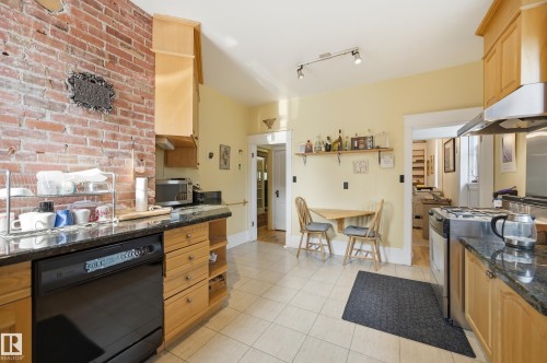 8520 104 Street Nw, Edmonton, AB - Indoor