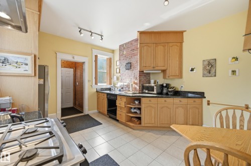 8520 104 Street Nw, Edmonton, AB - Indoor Photo Showing Kitchen