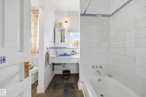 8520 104 Street Nw, Edmonton, AB - Indoor Photo Showing Bathroom