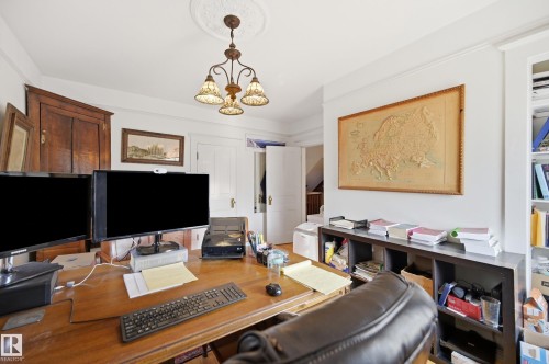 8520 104 Street Nw, Edmonton, AB - Indoor
