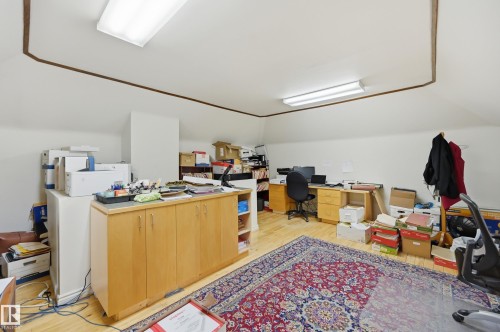 8520 104 Street Nw, Edmonton, AB - Indoor