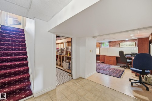 8520 104 Street Nw, Edmonton, AB - Indoor