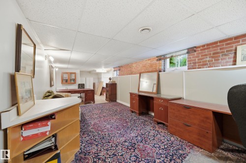 8520 104 Street Nw, Edmonton, AB - Indoor