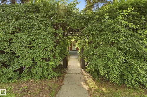 8520 104 Street Nw, Edmonton, AB - Outdoor