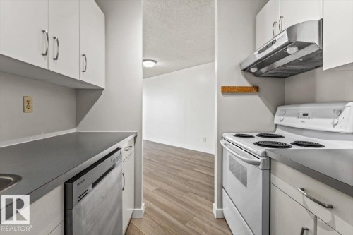#1004 10045 117 St Nw, Edmonton, AB - Indoor Photo Showing Kitchen