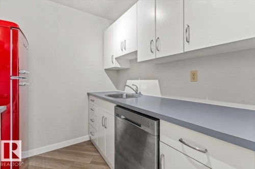 #1004 10045 117 St Nw, Edmonton, AB - Indoor Photo Showing Kitchen