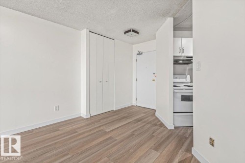 #1004 10045 117 St Nw, Edmonton, AB - Indoor