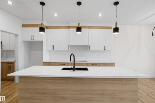 1786 Crossbill Loop Nw, Edmonton, AB - Indoor Photo Showing Kitchen With Double Sink With Upgraded Kitchen