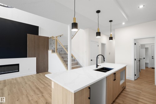 1786 Crossbill Loop Nw, Edmonton, AB - Indoor Photo Showing Kitchen With Double Sink With Upgraded Kitchen