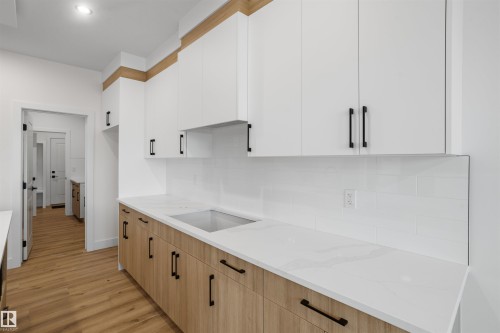 1786 Crossbill Loop Nw, Edmonton, AB - Indoor Photo Showing Kitchen