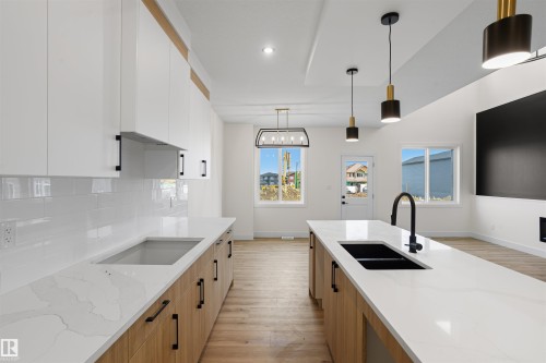 1786 Crossbill Loop Nw, Edmonton, AB - Indoor Photo Showing Kitchen With Double Sink With Upgraded Kitchen