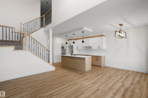 1786 Crossbill Loop Nw, Edmonton, AB - Indoor Photo Showing Kitchen