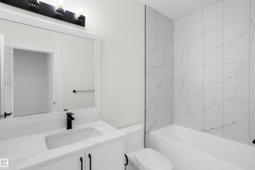1786 Crossbill Loop Nw, Edmonton, AB - Indoor Photo Showing Bathroom