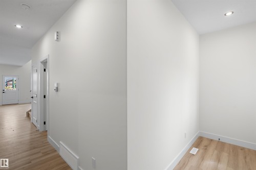 1786 Crossbill Loop Nw, Edmonton, AB - Indoor Photo Showing Other Room