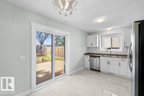 4209 25 Avenue Nw, Edmonton, AB - Indoor Photo Showing Kitchen