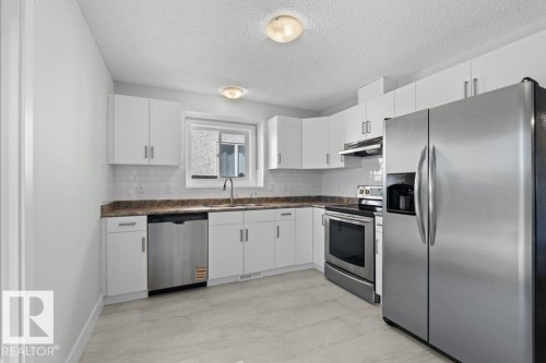 4209 25 Avenue Nw, Edmonton, AB - Indoor Photo Showing Kitchen