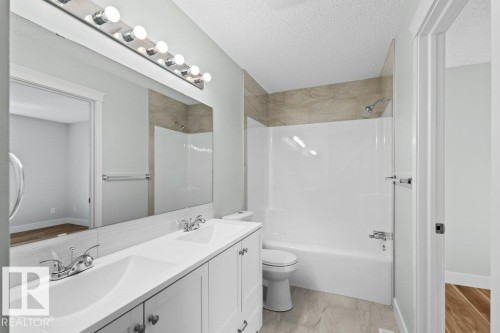 4209 25 Avenue Nw, Edmonton, AB - Indoor Photo Showing Bathroom