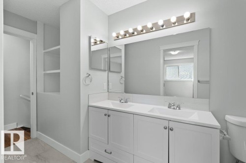 4209 25 Avenue Nw, Edmonton, AB - Indoor Photo Showing Bathroom