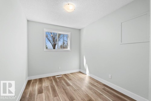 4209 25 Avenue Nw, Edmonton, AB - Indoor Photo Showing Other Room
