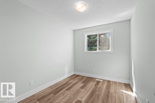 4209 25 Avenue Nw, Edmonton, AB - Indoor Photo Showing Other Room