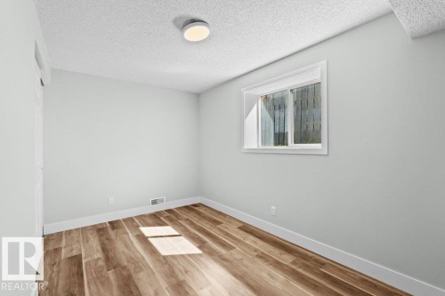 4209 25 Avenue Nw, Edmonton, AB - Indoor Photo Showing Other Room