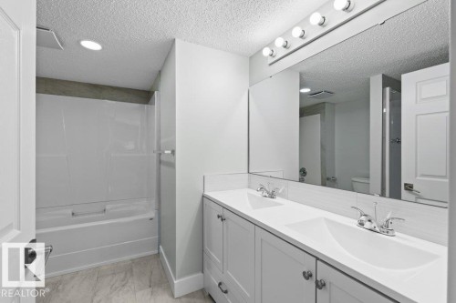 4209 25 Avenue Nw, Edmonton, AB - Indoor Photo Showing Bathroom