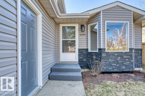 4209 25 Avenue Nw, Edmonton, AB - Outdoor