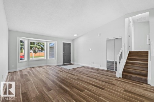 4209 25 Avenue Nw, Edmonton, AB - Indoor Photo Showing Other Room