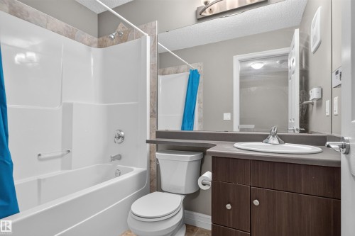 #69 3625 144 Av Nw, Edmonton, AB - Indoor Photo Showing Bathroom