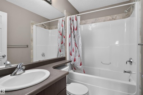 #69 3625 144 Av Nw, Edmonton, AB - Indoor Photo Showing Bathroom