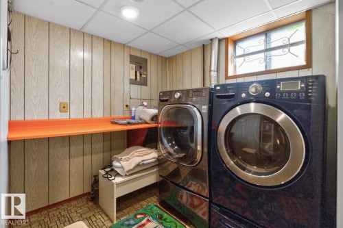 7607 75 Avenue Nw, Edmonton, AB - Indoor Photo Showing Laundry Room