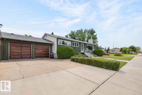 7607 75 Avenue Nw, Edmonton, AB - Outdoor
