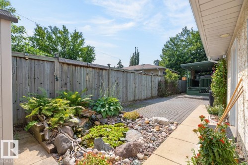 7607 75 Avenue Nw, Edmonton, AB - Outdoor