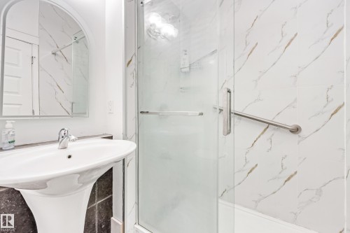 1508 68 Street Sw, Edmonton, AB - Indoor Photo Showing Bathroom