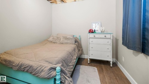 1508 68 Street Sw, Edmonton, AB - Indoor Photo Showing Bedroom